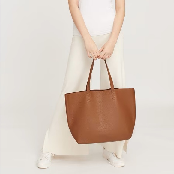 Cuyana | Classic Leather Tote in Caramel Leather - Picture 1 of 8